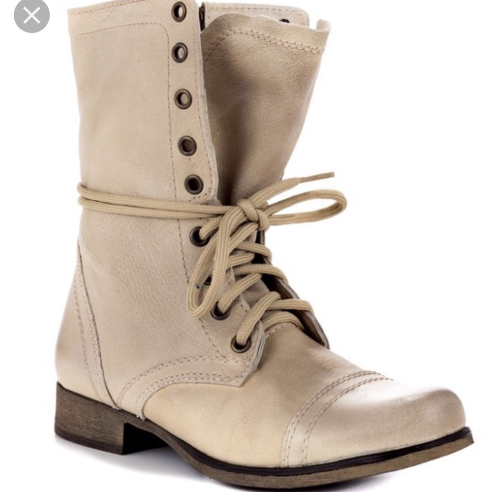STEVE MADDEN troopa boot in off white (size 8)